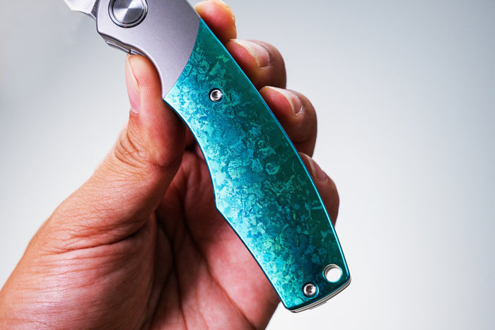 Vixino x Caveman Baby Bronto - Pocket Knife - S35VN -Crystallized Green Titanium  - X902-T1