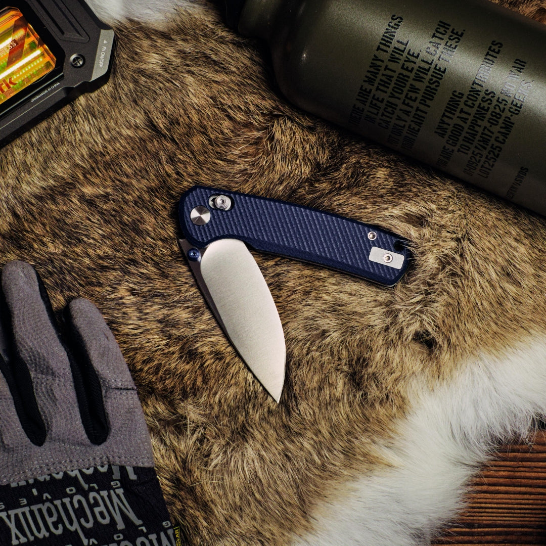 Vixino Rockshark - Pocket Knife - 14C28N - White G10
