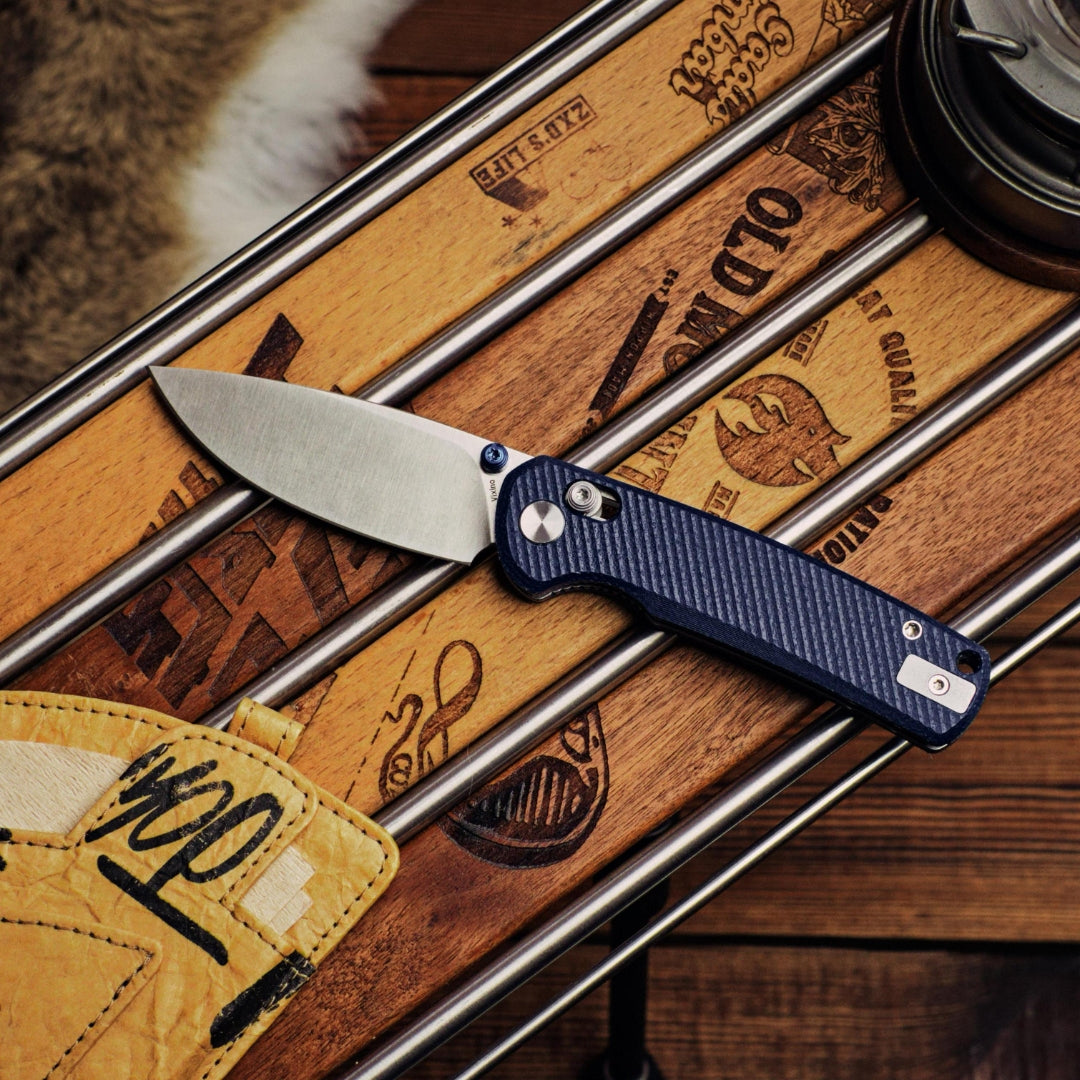 Vixino Rockshark - Pocket Knife - 14C28N - White G10