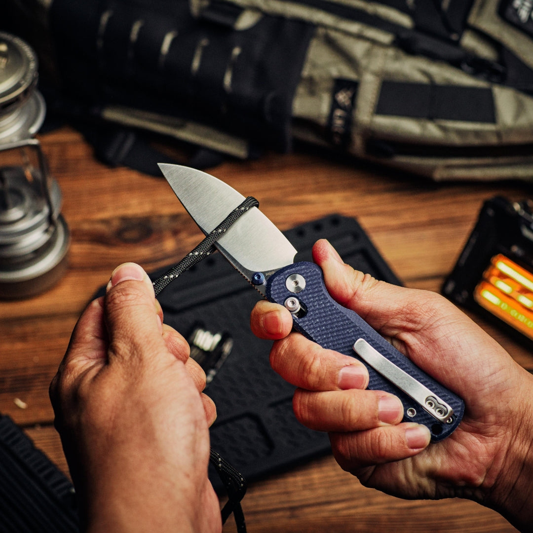 Vixino Rockshark - Pocket Knife - 14C28N - White G10